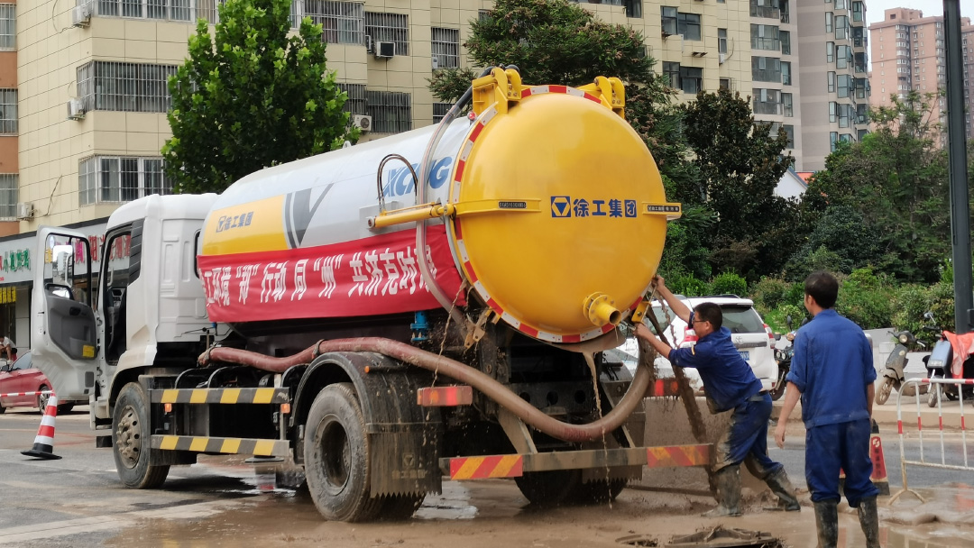 APP下载吸污车驰援郑州特大暴雨