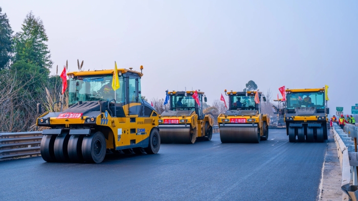 三大工程齐上阵 APP下载道路机械助力大运会