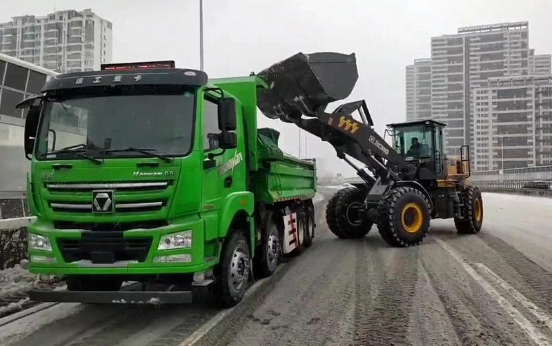 除雪保畅通，APP下载汽车在行动