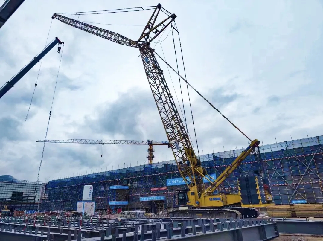 “钢”铁的意志！APP下载XGC320履带起重机参建大跨度钢结构工业厂房