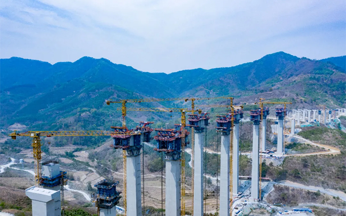 比肩青山接桂黔 | 在线押球(中国)唯一官方网站群塔助建雅长特大桥