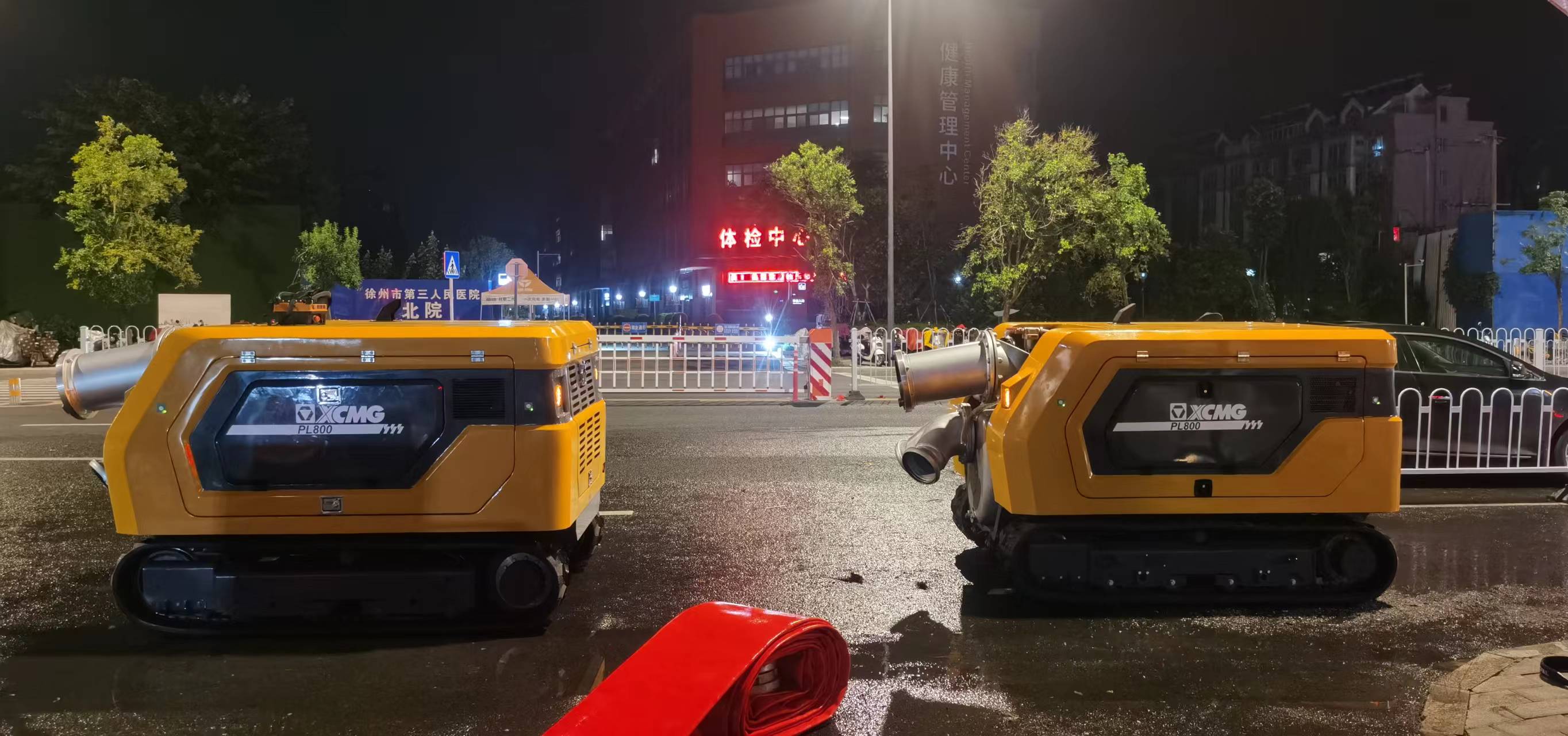 APP下载排涝机器人紧急驰援，多处涝区“治水先锋”