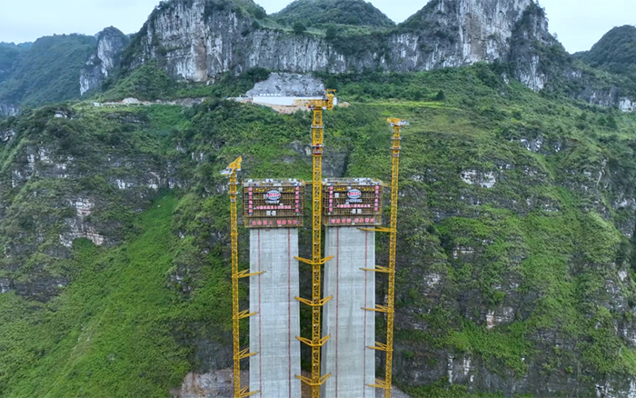 ​塔立山河！APP下载塔机挑战“世界之最”