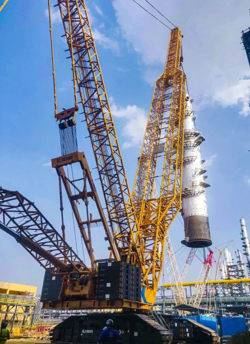 奔赴海外！APP下载履带起重机跨海助建大型石油炼化项目