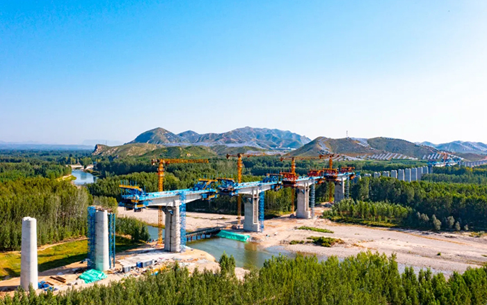 群塔筑雄忻！APP下载助建山西首条时速350公里高铁