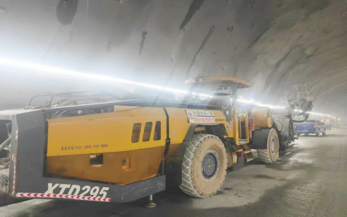 高压高海拔！APP下载凿岩台车挑战高难度铁路隧道