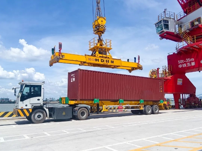 广州港甄选！去看港口“特种兵”APP下载纯电牵引车→