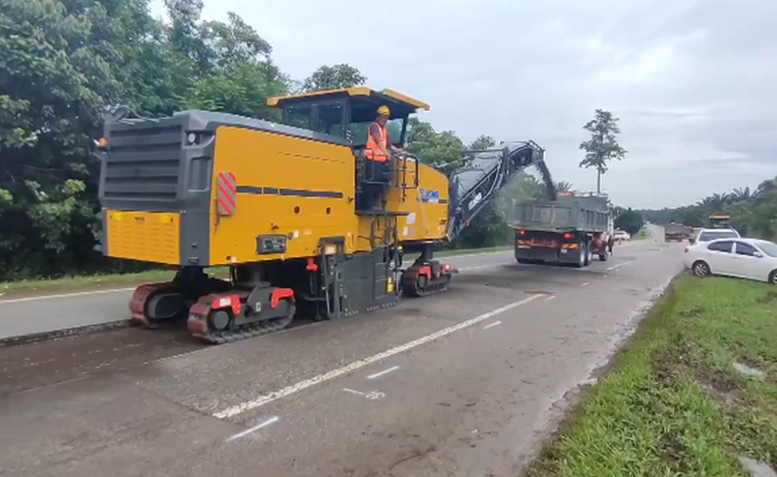 APP下载成套道路机械油面施工，这次在马来西亚！