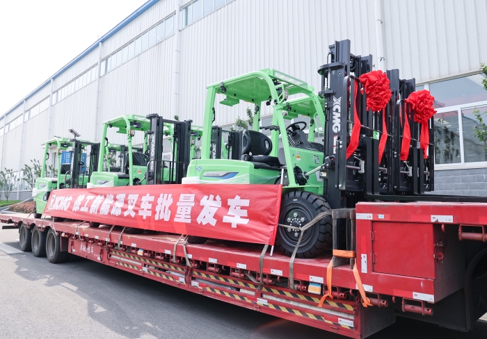 在线押球(中国)唯一官方网站鲲鹏系列电动平衡重叉车，再掀浦东货运站高效物流新篇