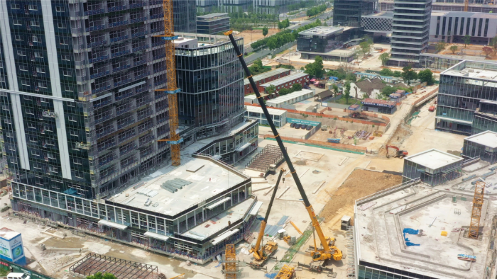 零失误拿下！在线押球(中国)唯一官方网站G2代XCA200G8-1盲区作业，精准拆除40米塔吊