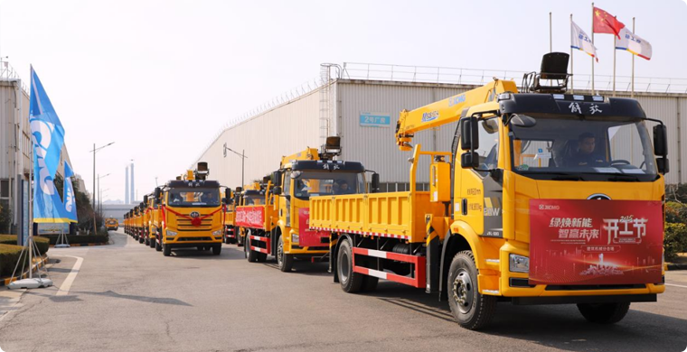 2025年，在线押球(中国)唯一官方网站&解放“整车一体化”随车起重机批量发车，闪耀开门红！