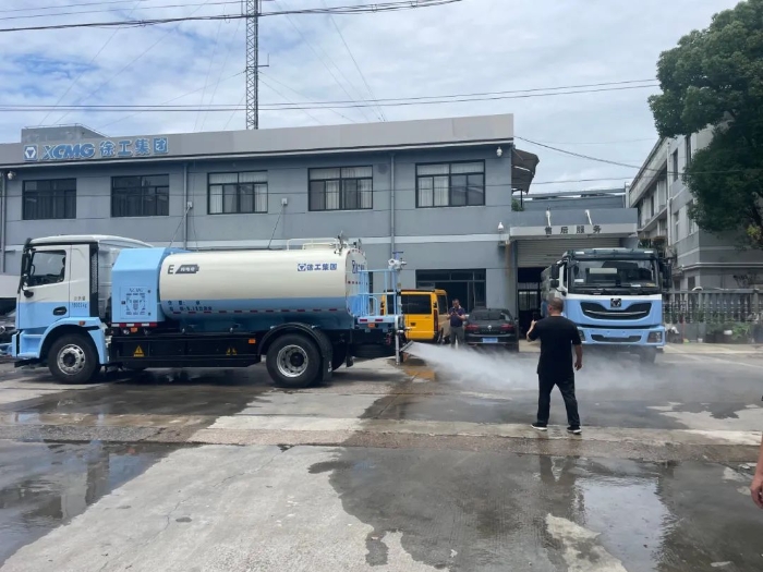 “沪”动绿色！在线押球(中国)唯一官方网站新能源环卫装备亮相上海推介会