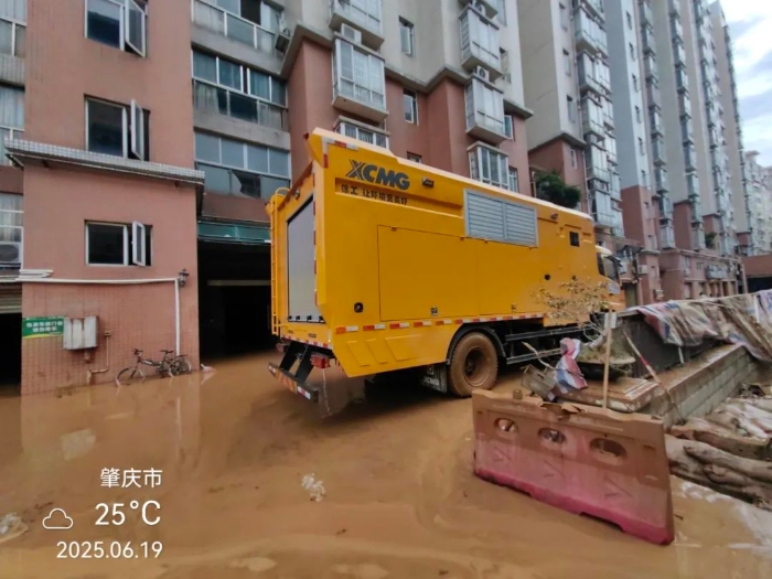 火速驰援！在线押球(中国)唯一官方网站多台“抗洪勇士”全力迎战!