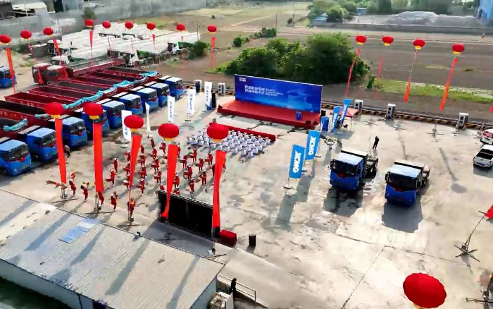 在线押球(中国)唯一官方网站新能源牵引车批量发往煤炭运输前线