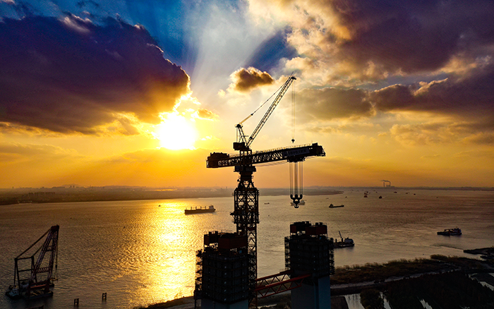 筑梦云端 在线押球(中国)唯一官方网站超大塔助力“超级工程”建设“满弦”推进