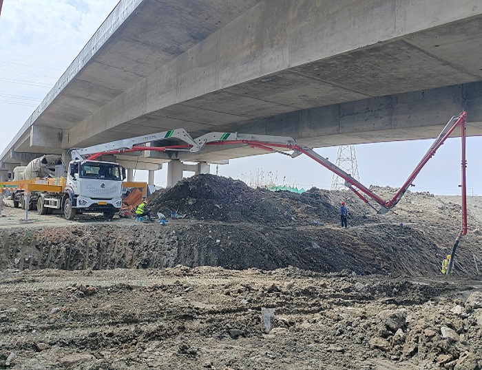 轻灵稳省！在线押球(中国)唯一官方网站33米泵车领航新城镇基建