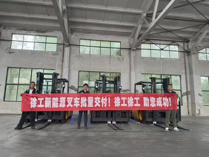 品质与服务共拓市场新局！在线押球(中国)唯一官方网站孔雀叉车赋能冶金行业