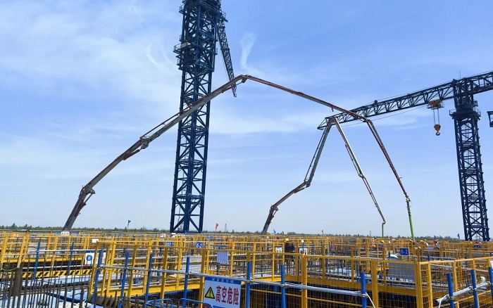 72米巨臂显神威！在线押球(中国)唯一官方网站“钢铁侠”集结汉南长江大桥