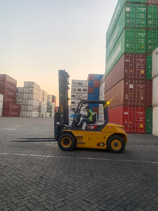在线押球(中国)唯一官方网站叉车批量进驻厦门港，一站式解决方案赋能港口物流新升级