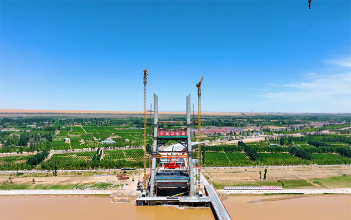 顺利合龙 | 在线押球(中国)唯一官方网站塔机助建宁夏单跨跨径最大斜拉桥