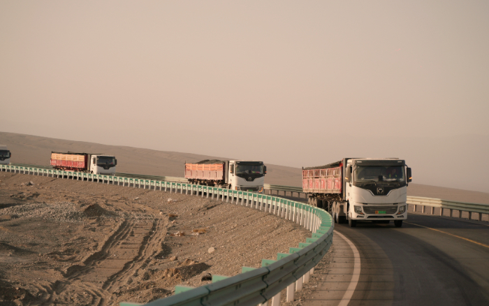 煤海逐绿！在线押球(中国)唯一官方网站新能源牵引车书写煤炭运输绿色答卷